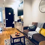 Chic Sunlit Williamsburg Apartment W/Private Patio