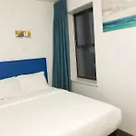Hotel 837