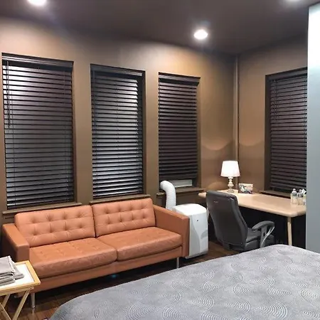 Dom-nyc Hide-a-way Guest house New York