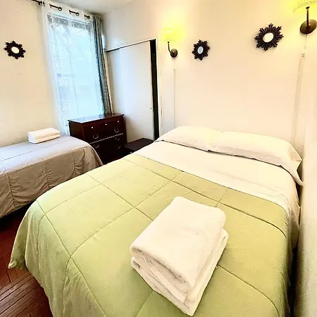 Stunning Two Bed Apt Hells Kitchen *