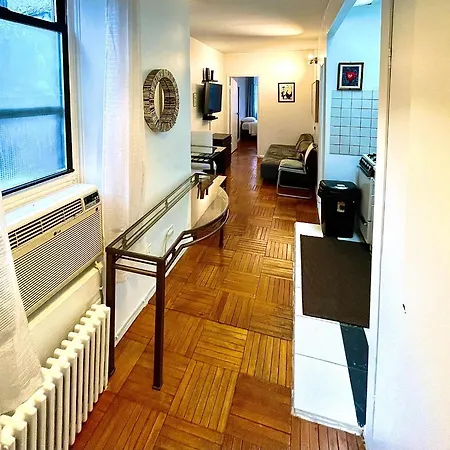 Stunning Two Bed Apt Hells Kitchen
