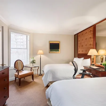Hotel The Iroquois Times Square, A Small Luxury Hotel