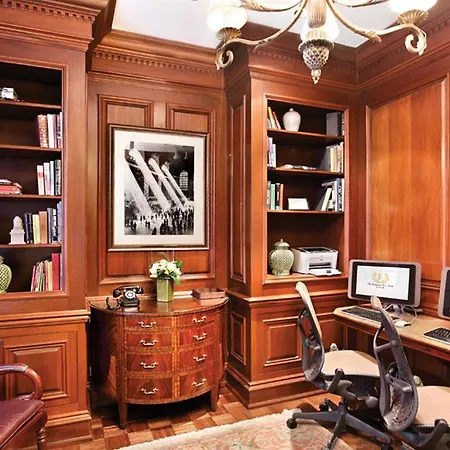 The Iroquois Times Square, A Small Luxury Hotel 5* New York