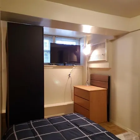 Hab. Cost And Comfortable/ Economico Y Comodo * New York