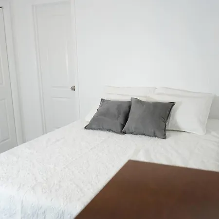 Perfect For Longer Stays With Amenities Apartment