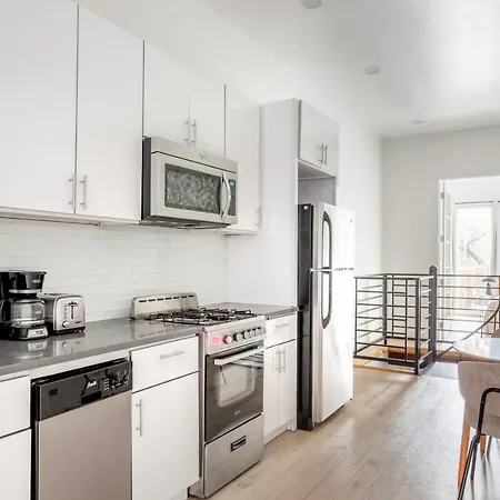 Bushwick 3br Duplex W Wd Garden Nr L M Nyc-1031 * New York
