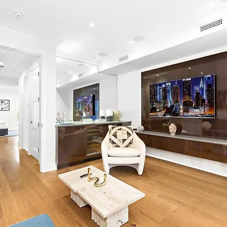 Luxurious 5 Bedroom Townhouse * New York
