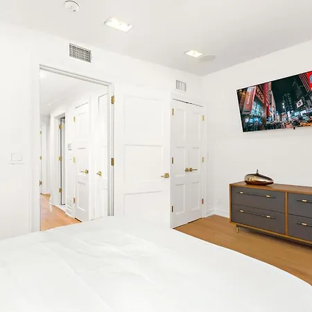 Luxurious 5 Bedroom Townhouse New York