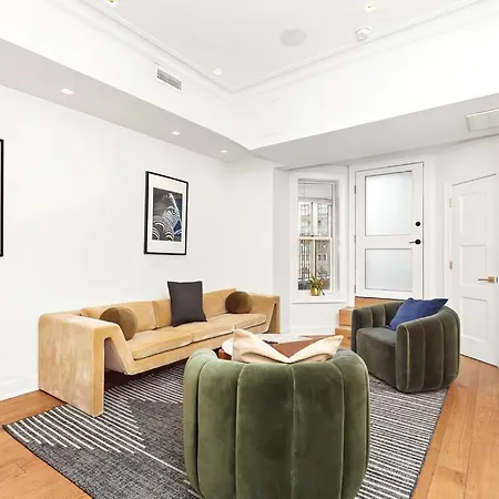 Luxurious 5 Bedroom Townhouse * New York
