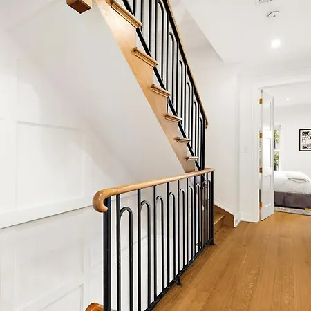 Luxurious 5 Bedroom Townhouse New York