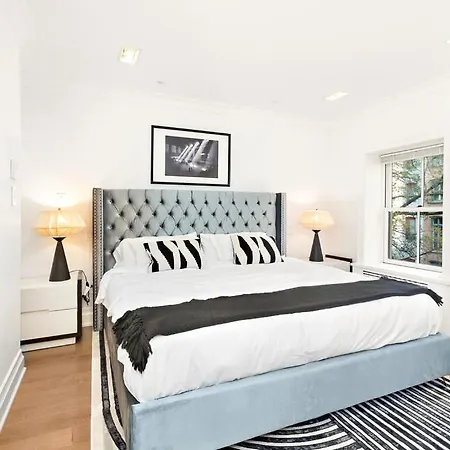 Luxurious 5 Bedroom Townhouse Holiday home New York