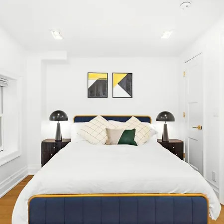 Luxurious 5 Bedroom Townhouse *