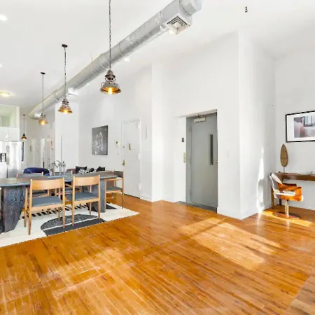 Spacious 3br 2ba In Soho Apartment