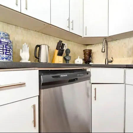 Spacious 3br 2ba In Soho *