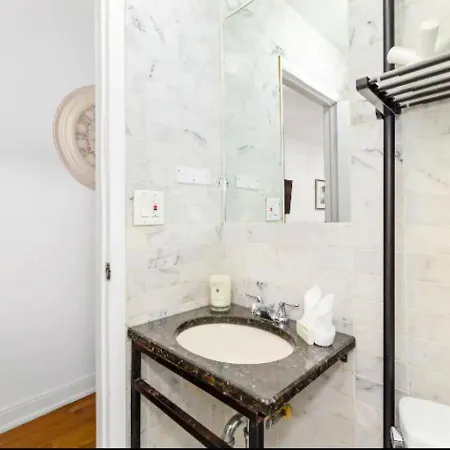 Spacious 3br 2ba In Soho Apartment