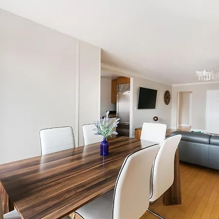 Luxury 3 Beds By Central Park