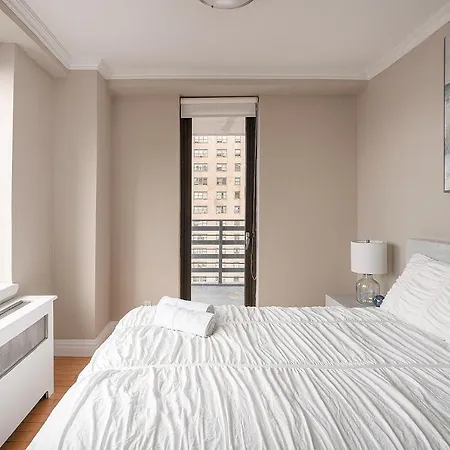 Luxury 3 Beds By Central Park Apartment