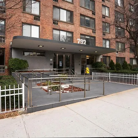 Luxury 3 Beds By Central Park *