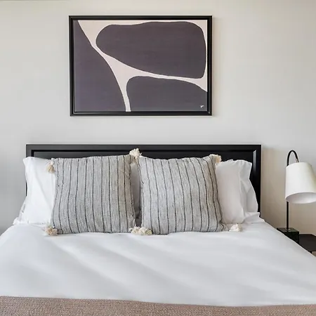 Apartment Ues 2br W Elevator Doorman Gym Nr Park Nyc-1072 *