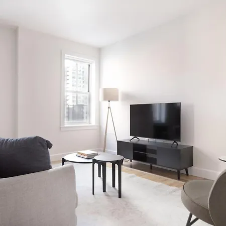 Apartment Ues 2br W Doorman Nr Met Park Nyc-716
