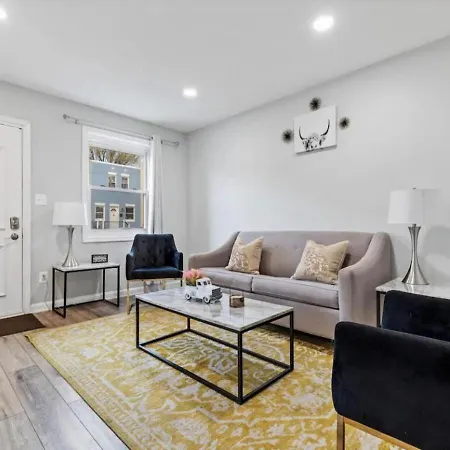 Bright And Cozy In The Heart Of Ny Holiday home *