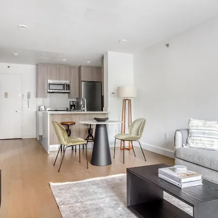 Midtown W 1br W Doorman Elevator Nr Times Sq Nyc-810