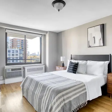 Apartment Uws 2br W Elevator Doorman Gym Nr Central Park Nyc-1001 *