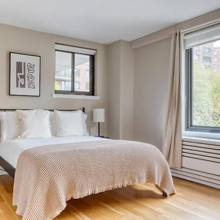 Apartment Uws 2br W Doorman Nr 123 Subway Nyc-812 New York