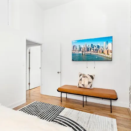 Luxurious 3 Bedroom Soho Apartment