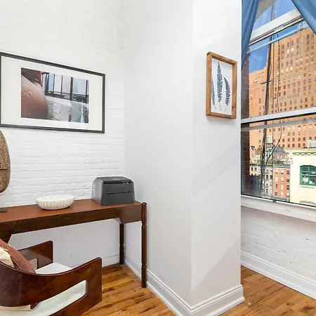 Luxurious 3 Bedroom Soho Apartment *