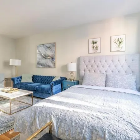 Furnished Studio In Upper East Side Apartment *