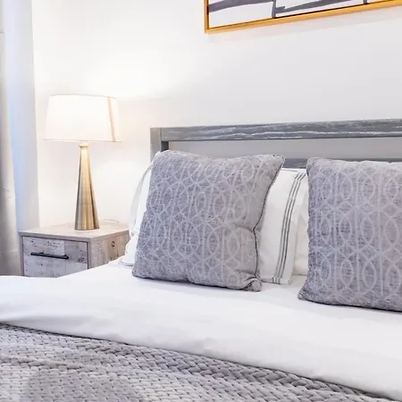Apartment 13-1 I Brand New Luxury 2br Prime Union Square *