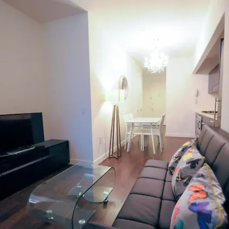 2 Bedroom In Wall Street