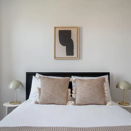 Apartment East Harlem 2br W Elevator Wd Nr East River Nyc-1159 *