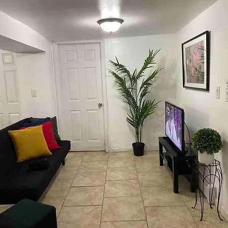 Apartment Barnes Ave