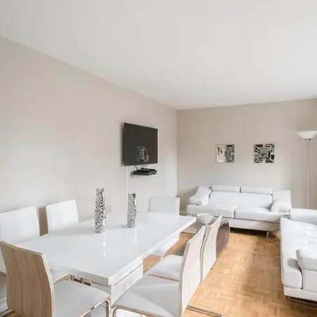 Beautiful 2 Bedroom In Coloumbus Avenue New York