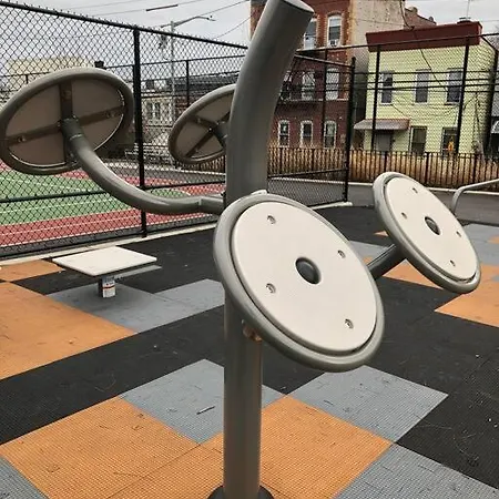 Barnes Ave