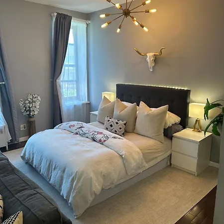 Apartment Luxury - 3 Stops To 