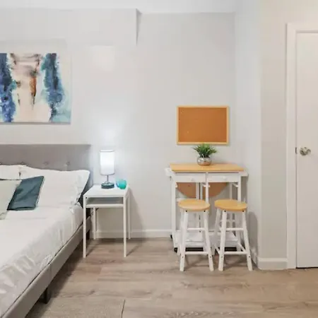 Central 2br - Walking Distance To Times Square New York