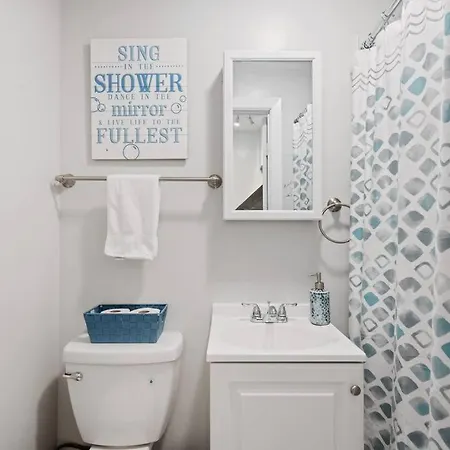 Central 2br - Walking Distance To Times Square * New York