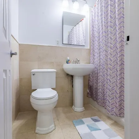 Awesome 2 Bedroom In Nyc *