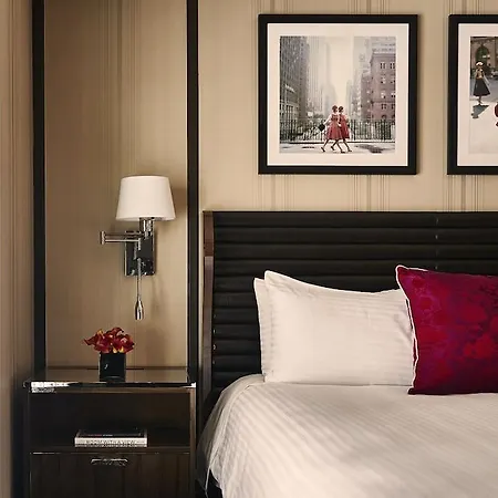 Hotel The Iroquois Times Square, A Small Luxury Hotel New York