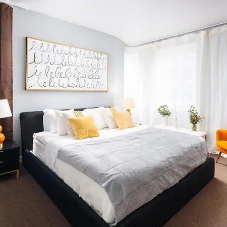 Luxurious 1bd Steps From Times Square * New York