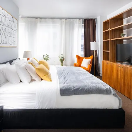 Luxurious 1bd Steps From Times Square * New York