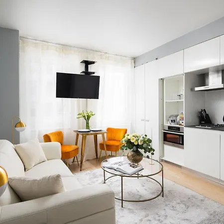 Luxurious 1bd Steps From Times Square * New York