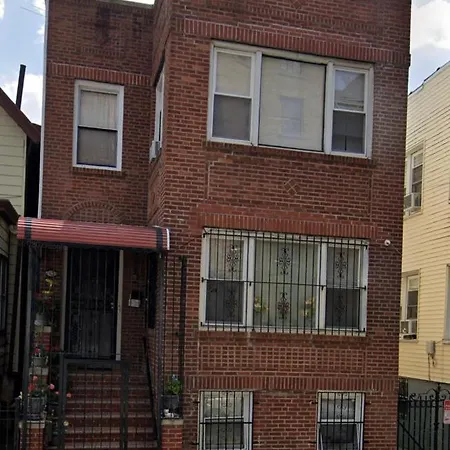 Large 1 Bedroom In The Heart Of The Bronx Apartment *