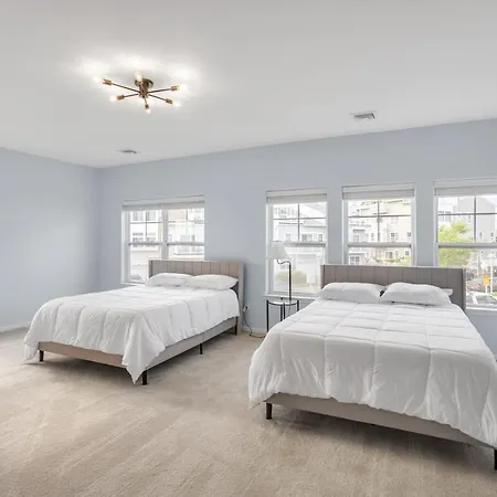 Stunning Beachfront Queens Getaway Townhouse