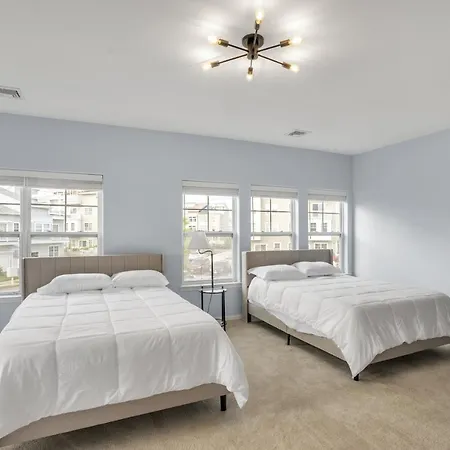 Stunning Beachfront Queens Getaway Townhouse Holiday home