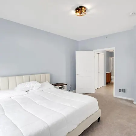 Holiday home Stunning Beachfront Queens Getaway Townhouse New York