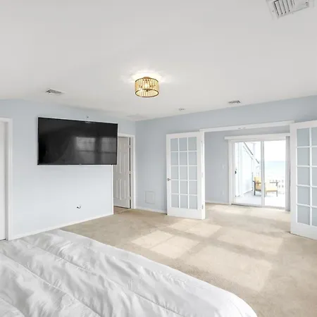 Holiday home Stunning Beachfront Queens Getaway Townhouse *